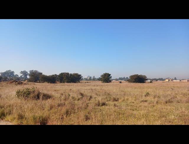 4,589M² VACANT LAND FOR SALE IN UNITAS PARK